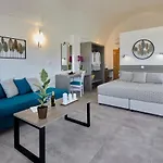Alyvia Lejlighed Oia