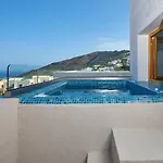 Alyvia Oia