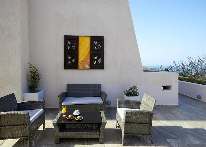 Alyvia Oia (Santorini)